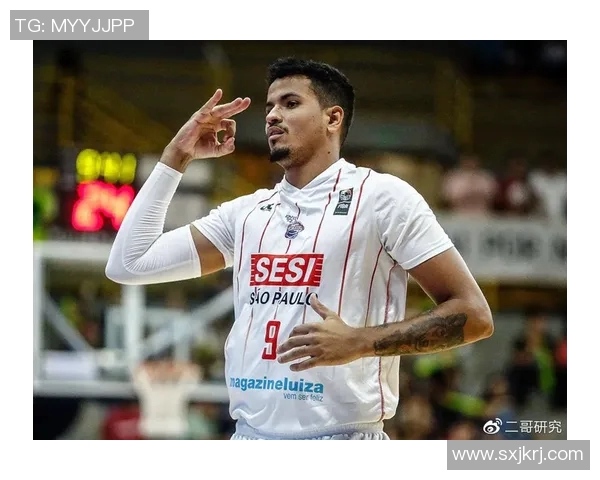 巴西足球明星驾车出场展现风采引发球迷热议